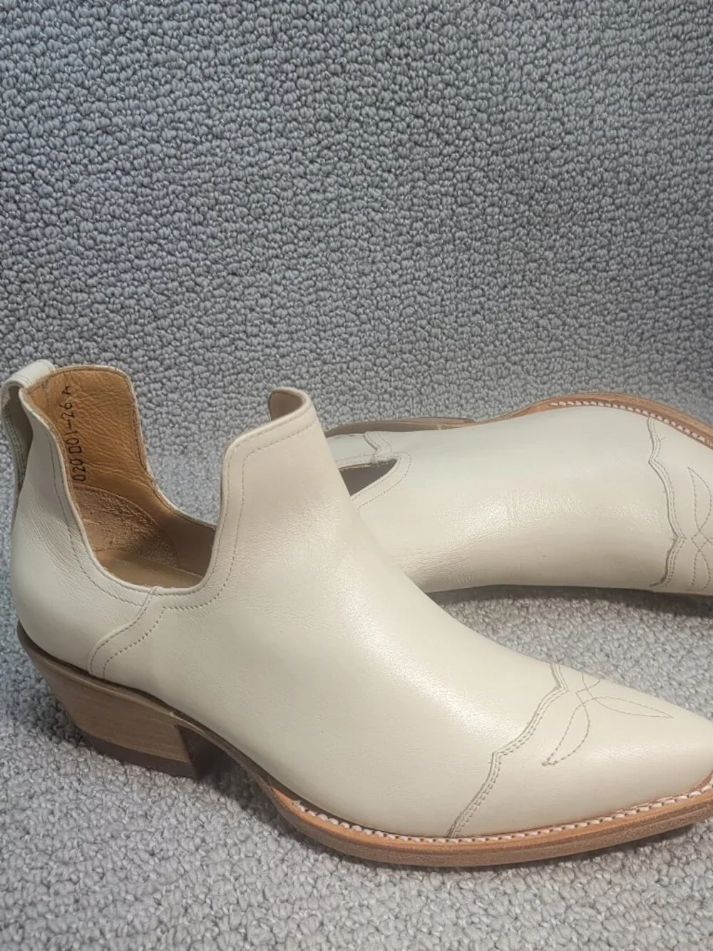 Tecovas The Rosie Women's Size 7.5B Bone Cowhide Bootie Boots